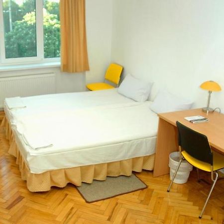 Yellow House Hostel Leópolis Habitación foto